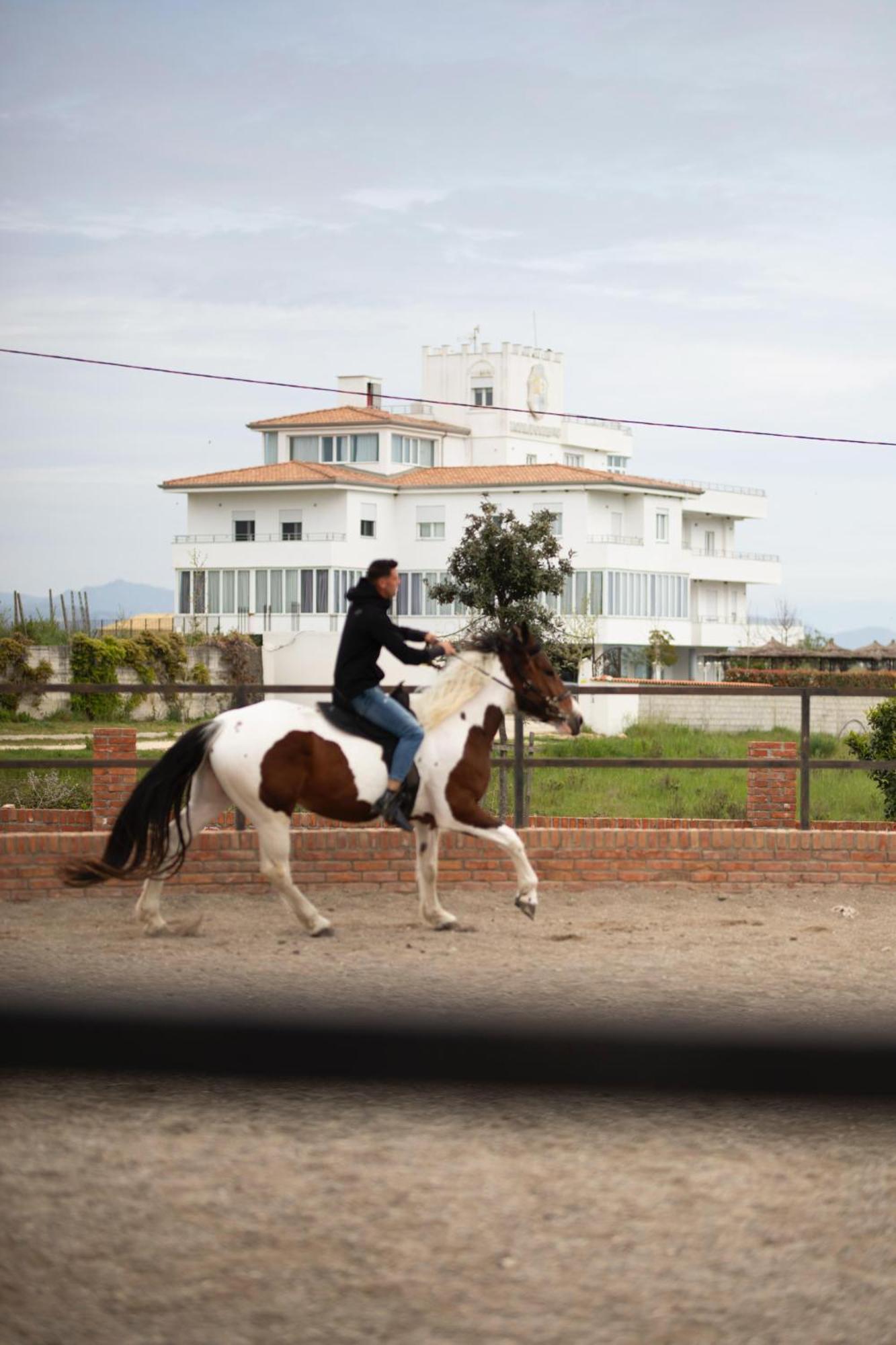 Hotel Kodra E Godenve Vile-Ballaj Exteriér fotografie